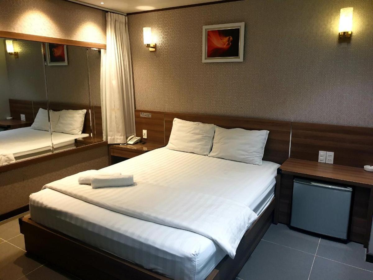 RedDoorz Premium Cloud 9 An Nhon Hotel Ho Chi Minh-stad Buitenkant foto